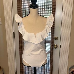 Lulu’s White Ruffled Bodysuit Size Large NWT